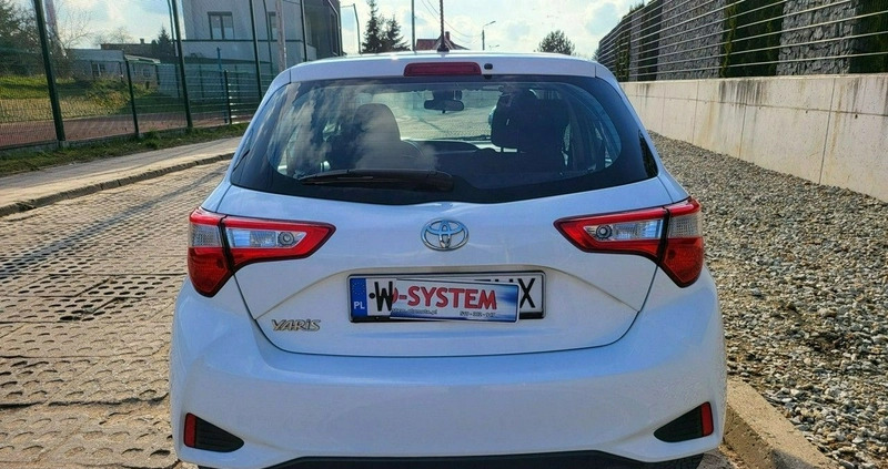 Toyota Yaris cena 32520 przebieg: 164000, rok produkcji 2018 z Radków małe 379